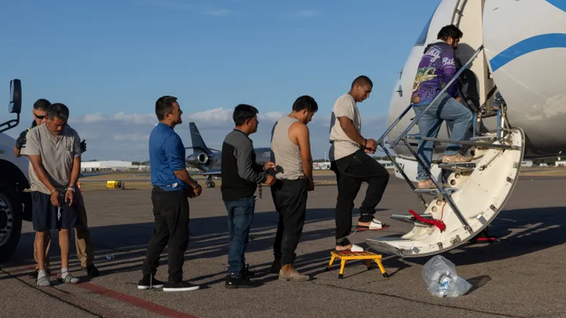 এক লাখের বেশি ভিসা বাতিল করেছে ট্রাম্প প্রশাসন, বাদ যাননি শিক্ষার্থী-পেশাজীবীরাও
